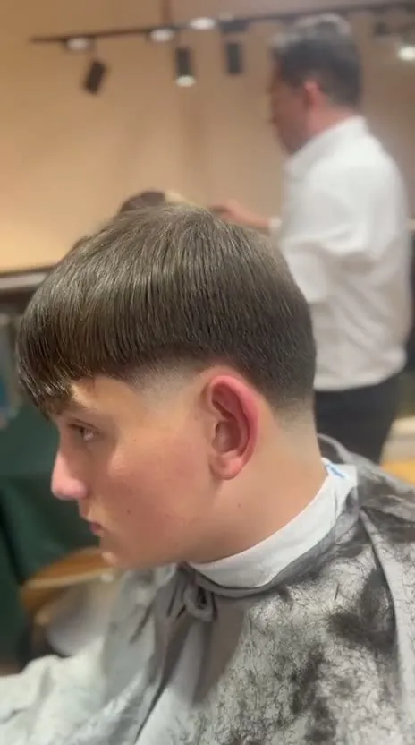 Degradado con flequillo — resultado real en Época CP, peluquería en Unicentro, Bogotá