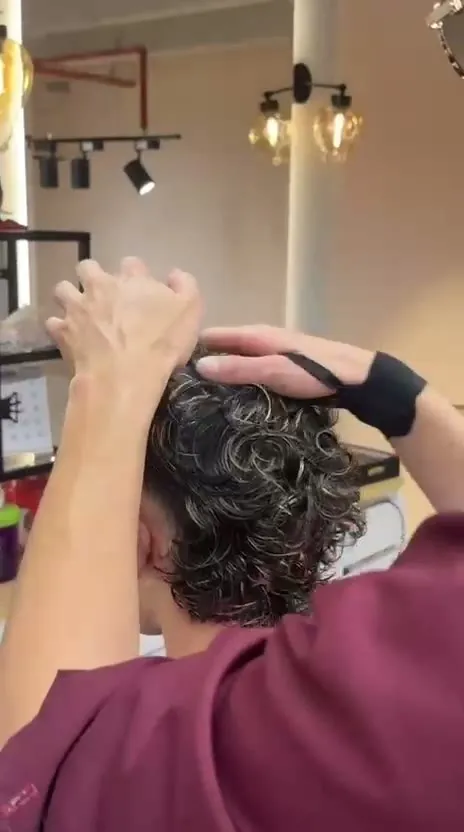 Ondulado de hombre — resultado real en Época CP, peluquería en Unicentro, Bogotá