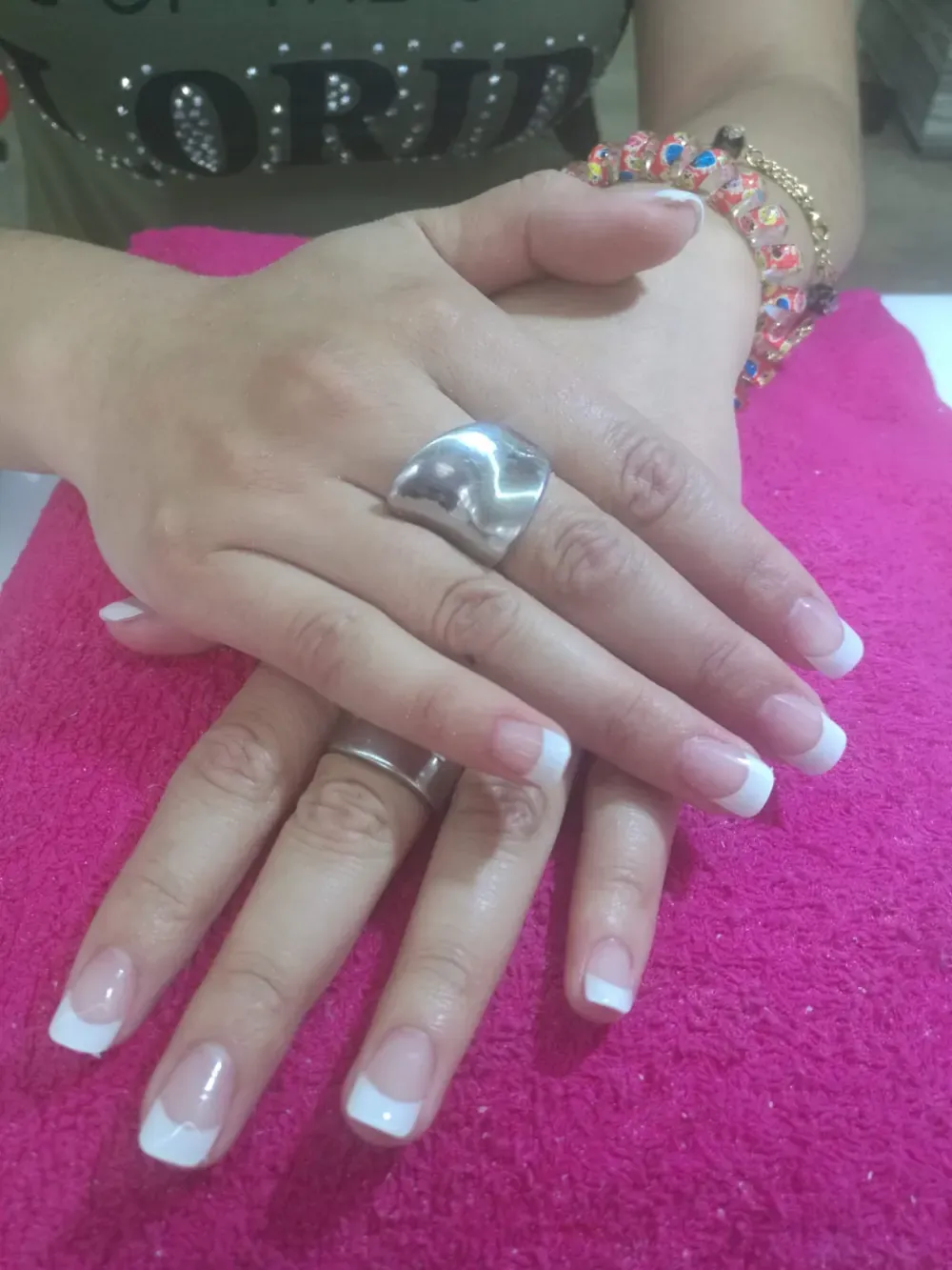 Francesa con brillo — resultado real en Época CP, peluquería en Unicentro, Bogotá